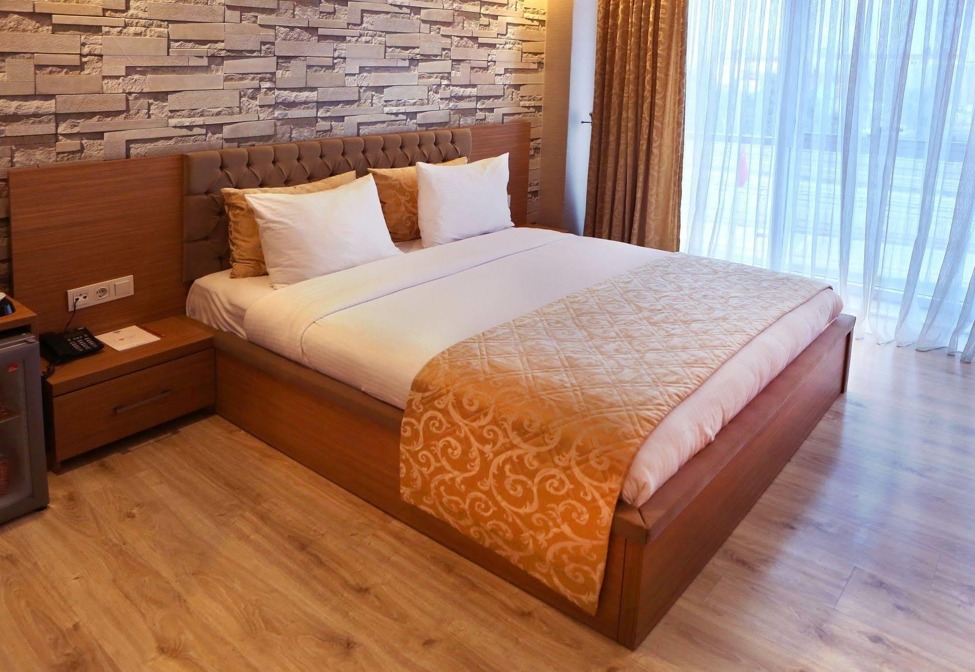 Imperial Park Hotel 이즈밋 외부 사진